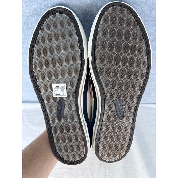 Sketchers Men's sz 11 Relaxed Fit Memory Foam NWT Neutral Canvas Suede Sneaker - Picture 7 of 9